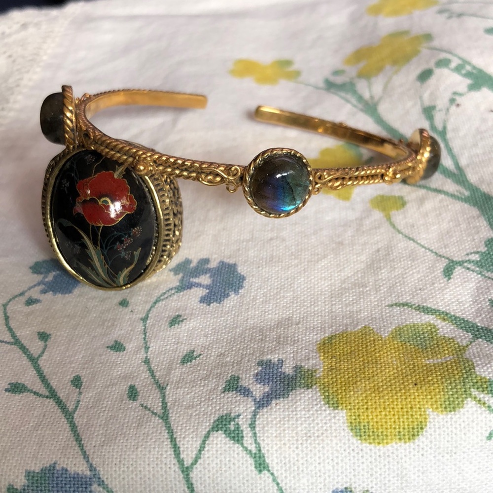 Costume bangle with labradorite